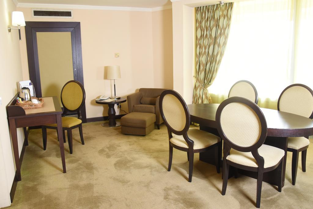 Nicon Luxury Abuja Hotel Bagian luar foto