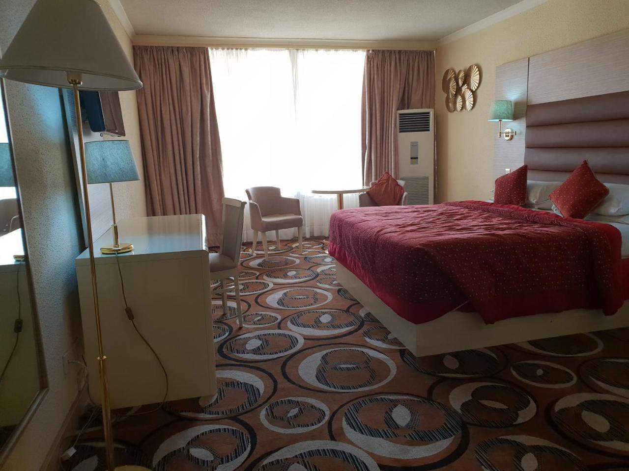 Nicon Luxury Abuja Hotel Bagian luar foto